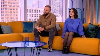 Charakterystycznym głosem podbijają internet