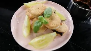 Focaccina z oscypkiem, gorzką czekoladą, cytryną i płatkami soli