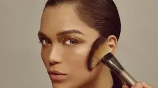 Latte makeup hitem sezonu. Jak wykonać najmodniejszy makijaż lata?