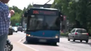 Uwaga! TVN. Niepełnosprawny mężczyzna na skuterze inwalidzkim niewpuszczany do autobusów