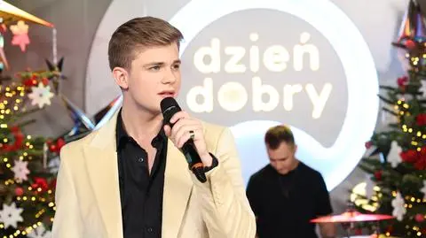 Mateusz Gędek na scenie Dzień Dobry TVN 