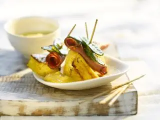 Ananas grillowany z szynką