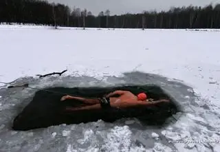 Na czym polega dzikie pływanie? "Wszyscy nas mylą z morsami"