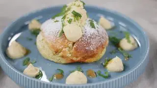 Pączki brioche z kremem karmelowym