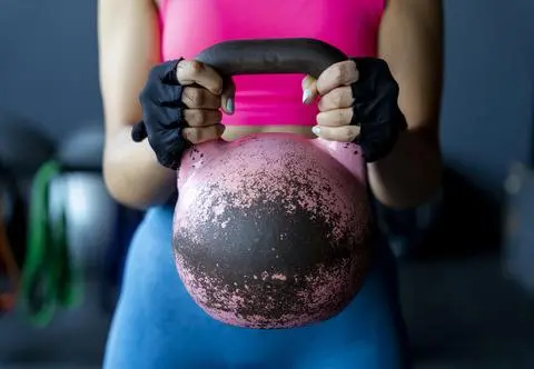 Trening z kettlebell dla poprawy szybkości, siły i kondycji
