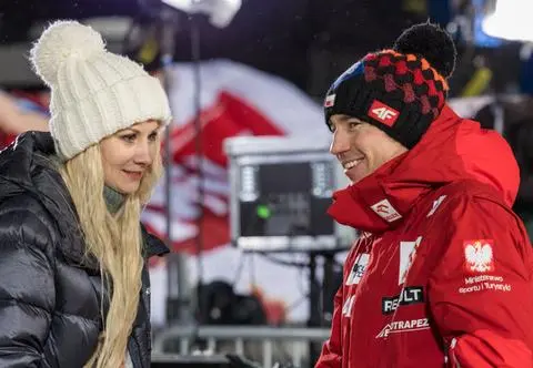 Kamil Stoch na zdjęciu z ukochaną. "Relaks z żoną"