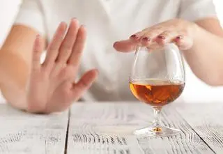 "Dry January", czyli noworoczne wyzwanie z korzyścią dla zdrowia. Jakie przynosi efekty?