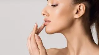 "Gym lips", czyli sprawdzony trik na powiększenie ust. Na czym polega?