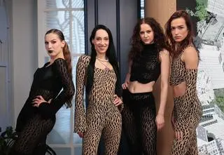 Świat oszalał na punkcie tego tańca. Czym jest Voguing? "Dziewczyny stworzyły terapeutyczną platformę" 