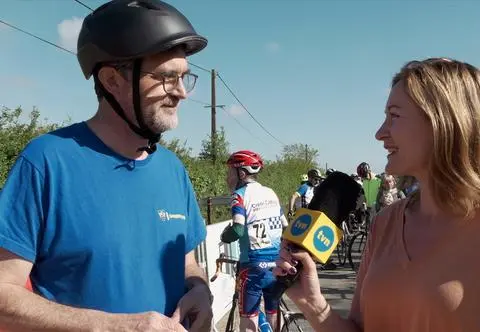 Tam duchowni ścigają się na rowerach