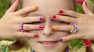 Założyła tipsy 5-letniej córce. Żona rapera pochwaliła się efektem