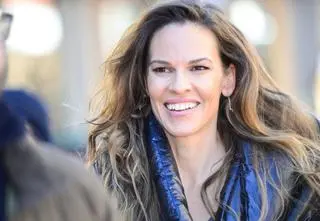 Hilary Swank urodziła bliźnięta. 48-letnia aktorka opublikowała rodzinne zdjęcie i zdradziła płeć dzieci