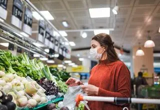 Obniżka cen żywności i paliwa od wtorku 1 lutego. Co dokładnie i o ile będzie tańsze?