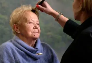 Te metamorfozy odmieniają codzienność seniorek. "Nie spodziewałam się, że można tak wyglądać"