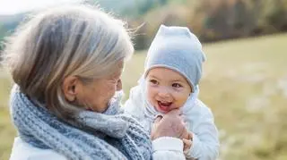 Młoda mama poprosiła babcię o pomoc w opiece nad dzieckiem. Ta domaga się zapłaty. Słusznie?  