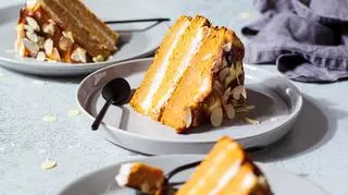 Dyniowe ciasto z cynamonowym kremem idealne na Halloween i nie tylko. Sprawdź jak je zrobić!