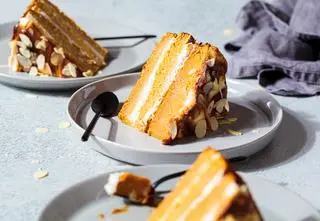 Dyniowe ciasto z cynamonowym kremem idealne na jesień. Sprawdź jak je zrobić