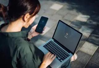 Uwaga na SMS-y podszywające się pod Google. Co powinno wzbudzić nasze podejrzenia? 