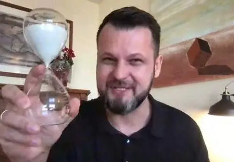 Koncentracji można się nauczyć. Ekspert zachęca do ćwiczeń z klepsydrą