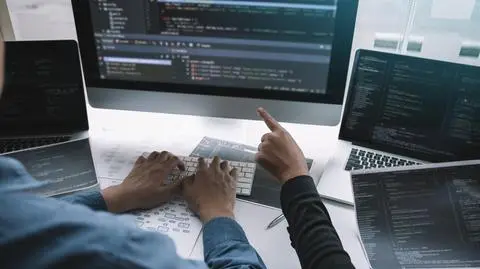 Jak podłączyć monitor do laptopa? Sprawdź, jak to zrobić szybko i sprawnie