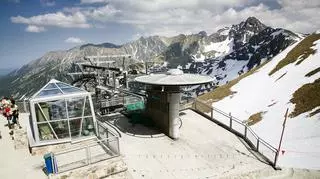 Problemy ze śniegiem w Alpach. Niepewna przyszłość ośrodków narciarskich. "To nie jest dobra wiadomość"