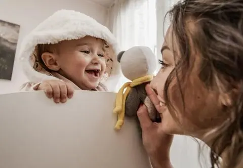 Na czym polega praca au pair? Wymagania i zasady programu