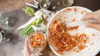 Czy kimchi i inne kiszonki mogą powodować utratę wagi? Ile porcji dziennie trzeba by było zjeść?