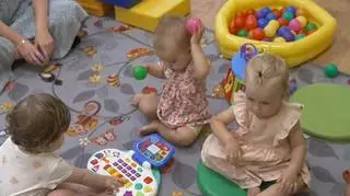 "Na pewno myślami będę cały czas z nią". Jak ułatwić dziecku i rodzicom adaptację w żłobku?