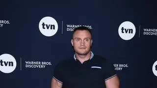 Krzysztof z "Gogglebox" pozuje w wodzie z ukochaną. Jeden szczegół wyjątkowo zainteresował fanów 