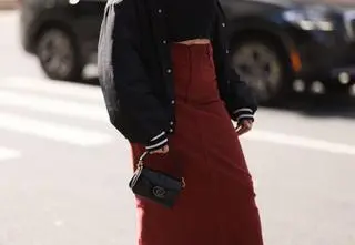 Długa spódnica to najgorętszy trend na zimę. Jak ją stylizować?