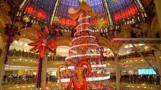 Świąteczny Paryż zachwyca dekoracjami. "Ta tradycja sięga początku XX wieku"