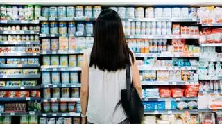 Jedzenie może uzależniać tak jak papierosy. Których produktów unikać? 