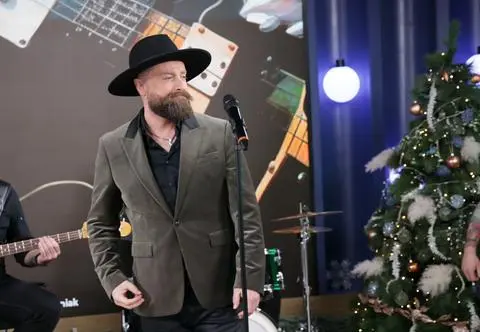 Łukasz Drapała na scenie Dzień Dobry TVN. Posłuchaj utworu "Lulejże mi, lulej" 