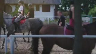 Duże pieniądze, konie i dramaty młodych zawodniczek. "Strach mnie paraliżował"