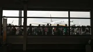 Ryanair odwołuje część lotów z i do Polski. Co jest przyczyną?