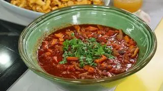 Gulasz z chorizo i boczniaków z kolendrą. Pyszny przepis na obiad od zwyciężczyni IX edycji “Masterchef”