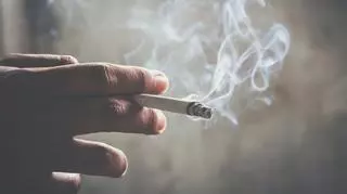 Liczba palaczy wcale nie spada. Ile Polek i Polaków codziennie sięga po wyroby tytoniowe?