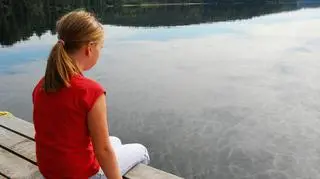 Dziewczynka karmiła ryby. Niewiele dzieliło ją od tragedii. "Byłam w szoku i śmiałam się jednocześnie"