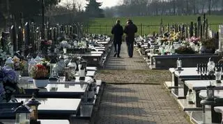 Uwaga TVN. Cmentarz w Żurominie pełen jest grobów młodych ludzi