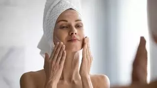 Dry cleansing, czyli mycie twarzy na sucho. Czy warto wypróbować tę metodę? 