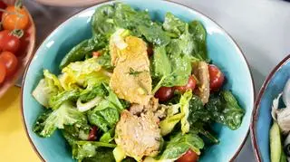 Orientalna sałatka z polędwiczką wieprzową