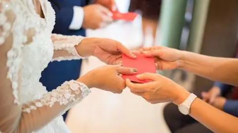 Ile włożyć do koperty na ślub 2023? Są wyniki badania
