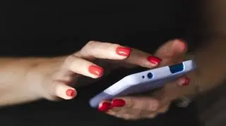 Oszuści rozsyłają SMS-y podszywając się pod znaną platformę streamingową. CSIRT KNF ostrzega