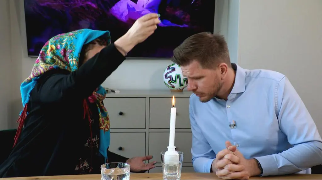 Filip Chajzer na rytuale magicznym