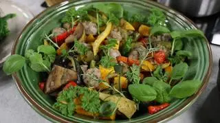 Rozgrzewające leczo z białą kiełbasą i warzywami