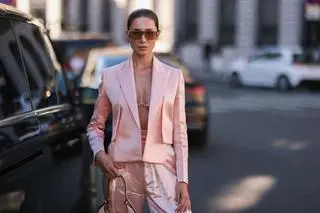 Monochrome outfit na przykładzie gwiazd