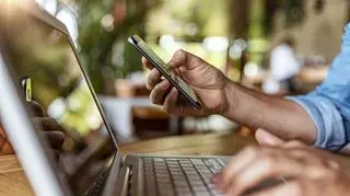 Koniec roku to wydłużony czas realizacji przelewów. Kiedy najlepiej przesłać pieniądze?  