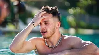 Janek stworzył trójkąt z Bartkiem i Adą. Kim jest nowy uczestnik "Hotelu Paradise 8"?