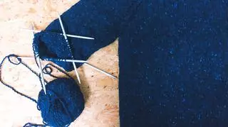 Swetry robione na drutach. Co należy wiedzieć i od czego zacząć?
