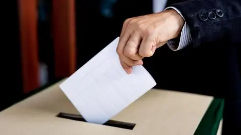 Wybory parlamentarne 2023. Kto odda swój głos pierwszy raz? 